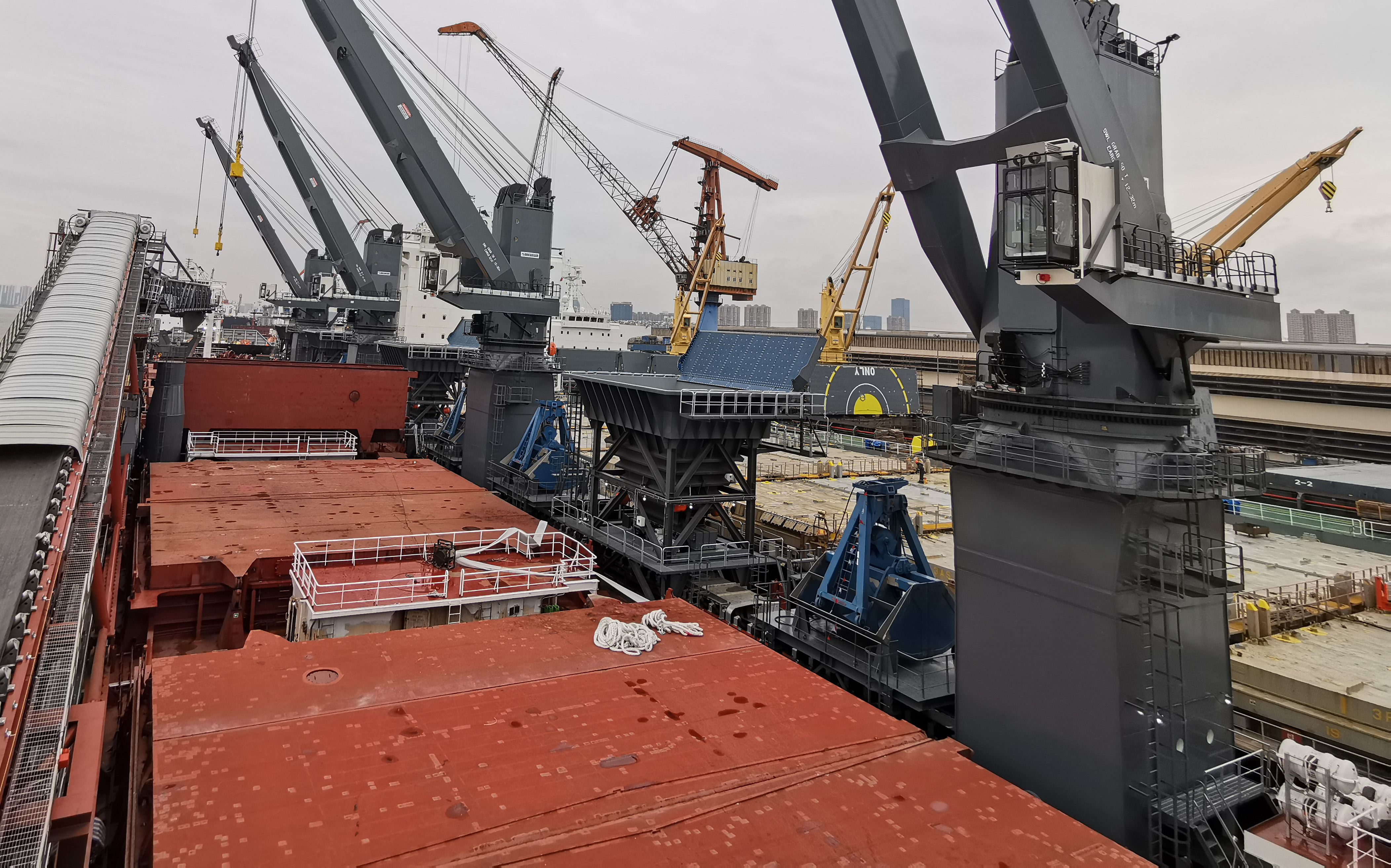 Transloading solutions and operations - MacGregor.com