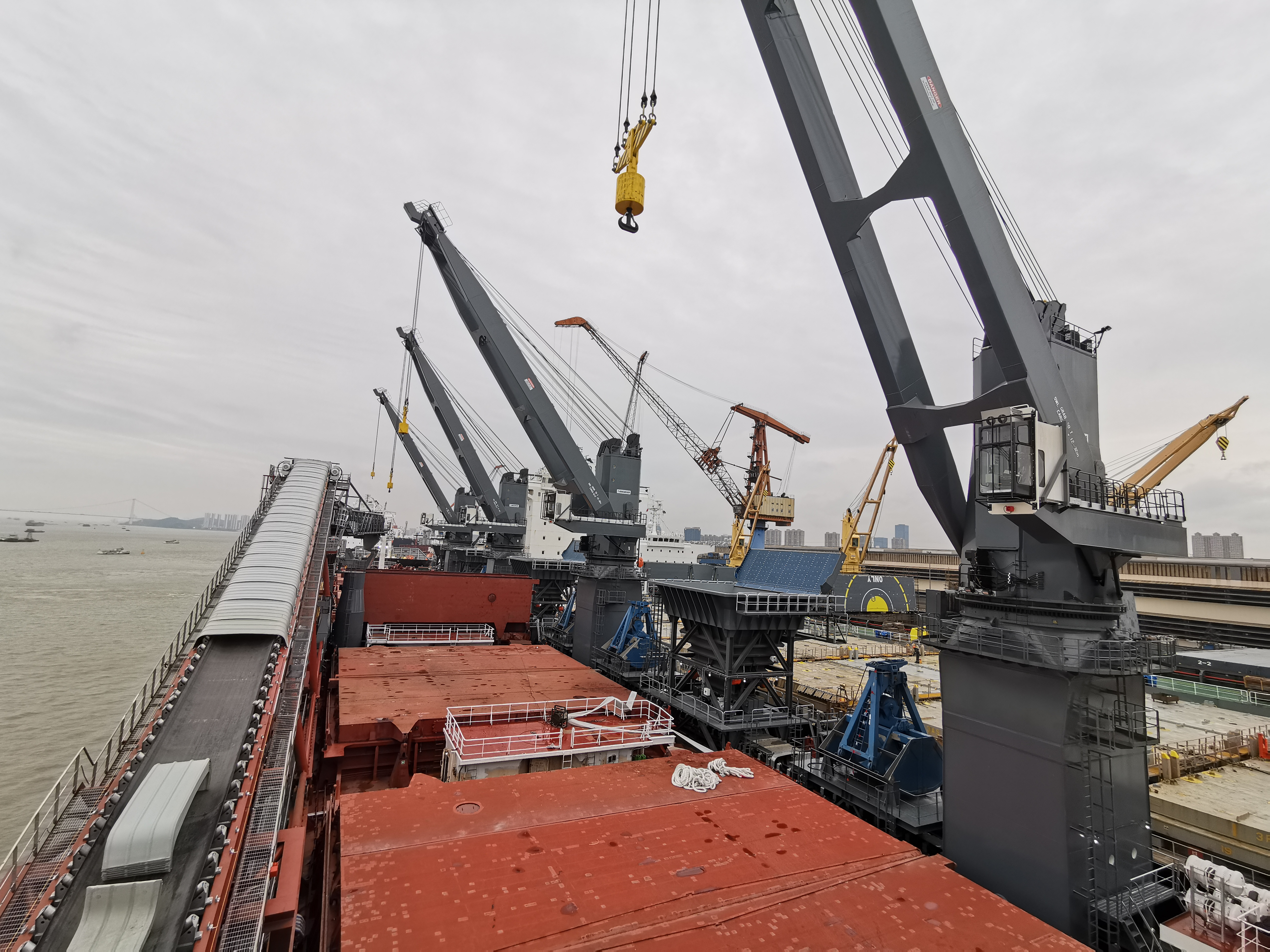 Transloading solutions and operations - MacGregor.com